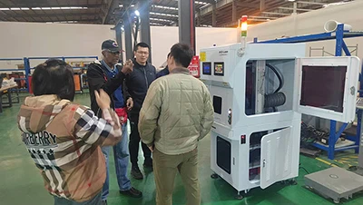 MRJ-Laser da la bienvenida a los visitantes estadounidenses para el intercamb...