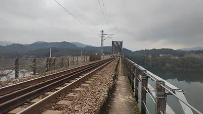 El equipo de MRJ-Laser demuestra una tecnología avanzada de limpieza con láse...