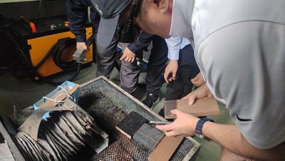 Los clientes austriacos vinieron a Chengdu MRJ-Laser para la inspección de fá...