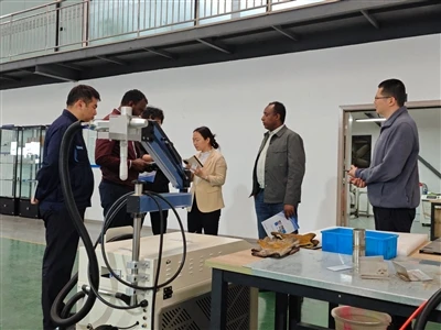 Una delegación académica internacional visita MRJ-Laser para explorar tecnolo...