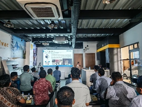 MRJ-El equipo de láser visita a un agente exclusivo en Indonesia para expansi...